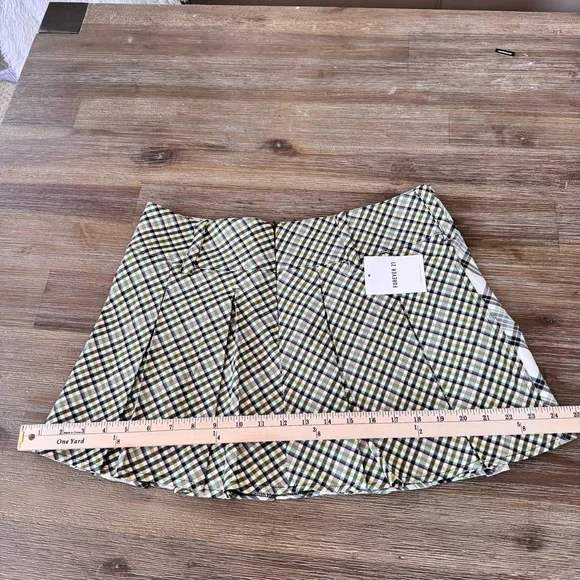 Forever 21. Size Large - Picture 12 of 14